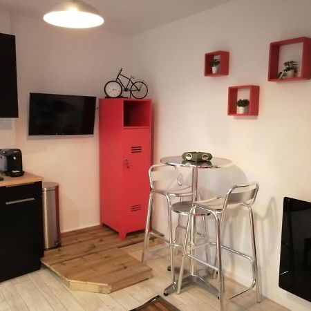 Studio "La Brique Rouge" Apartment อาฌ็อง ภายนอก รูปภาพ